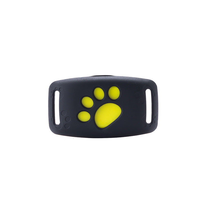 RenFan GPS pet tracker for pets, showing device with digital display and adjustable strap in close-up view
