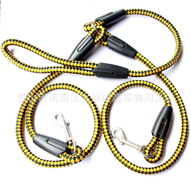 Jingqian double-ended dog traction rope with two collars, suitable for walking pets and controlling dogs comfortably.