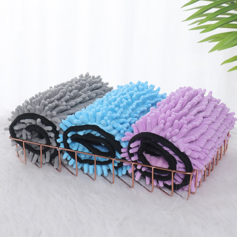 Super absorbent microfiber dog and cat bath towel from Jingqian, quick-drying pet towel for bathing and drying pets.