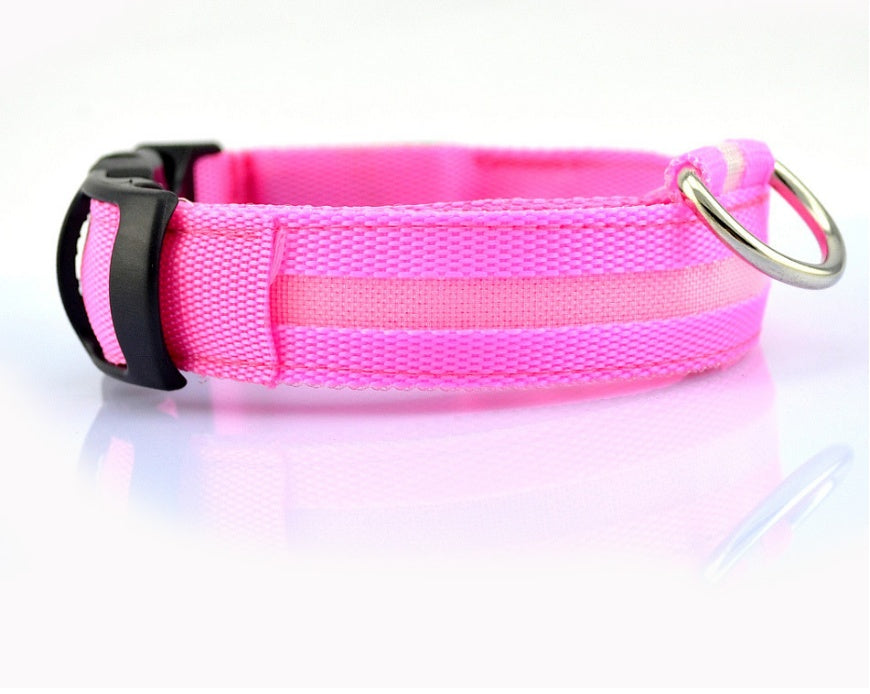 Jingqian nylon LED pet collar with glowing night safety light for dogs and cats, adjustable and suitable for night walks.