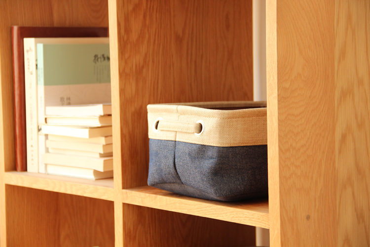 RenFan home storage box, durable plastic storage container for organizing household items, with a secure lid and ergonomic handles.