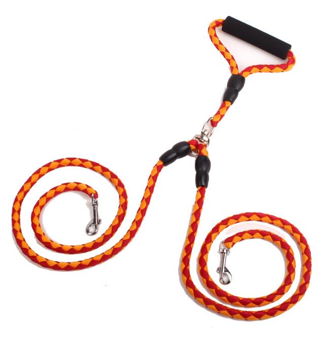 Jingqian double-ended dog traction rope with two leashes attached to a collar, ideal for walking pets comfortably.