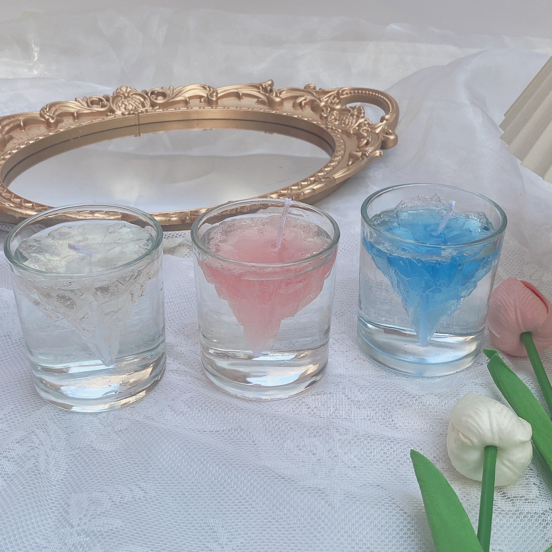 RenFan home aromatherapy candle ornaments featuring decorative 香薰 candles with intricate designs and warm, inviting glow.