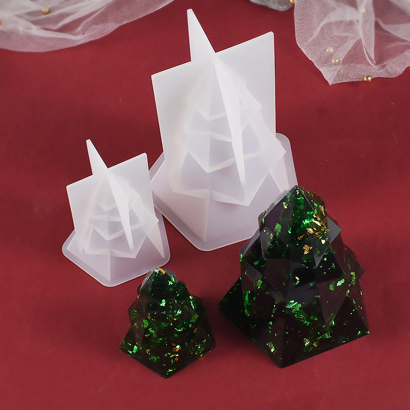 Silicone mold for Christmas tree aromatherapy candle cake with decorative ornaments, designed for fragrant 香薰 candles by RenFan.