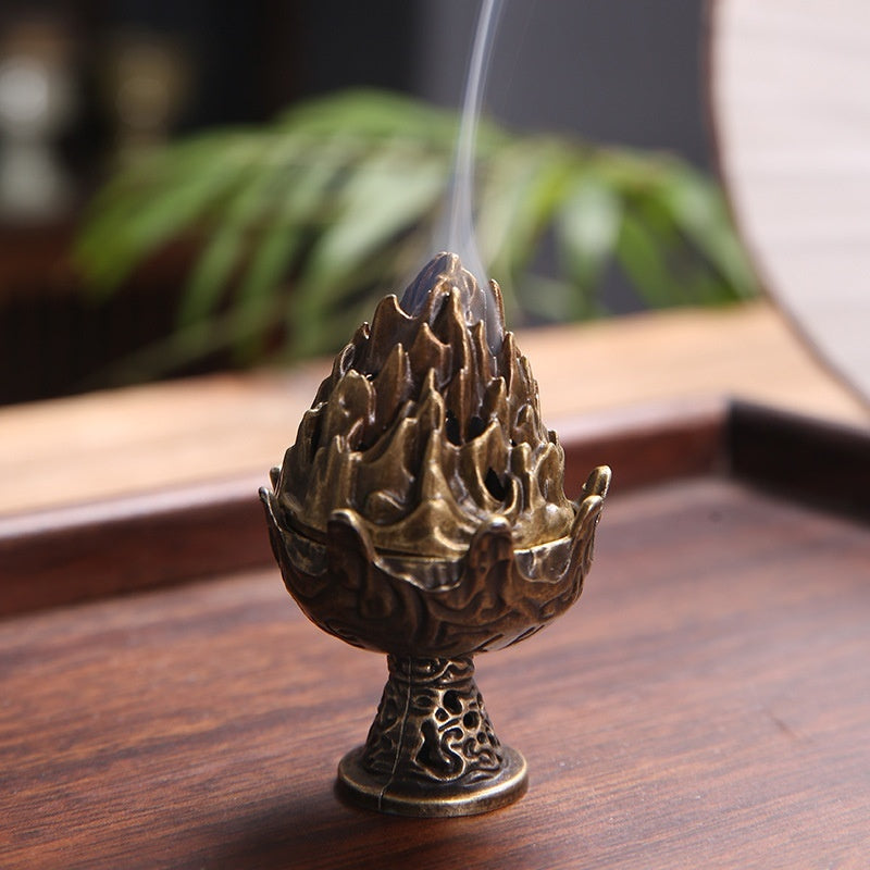 RenFan alloy aromatherapy stove for tea ceremony, antique-style ornament with intricate design for relaxing aromatherapy sessions.