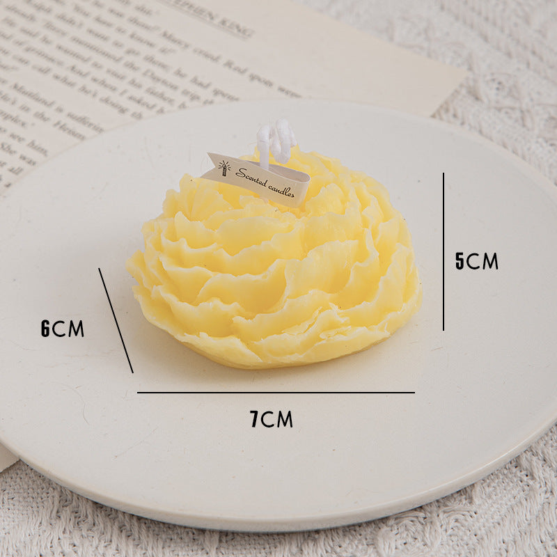 A handmade peony flower aromatherapy candle from Aiqi with a soft pink peony design and natural wax finish.